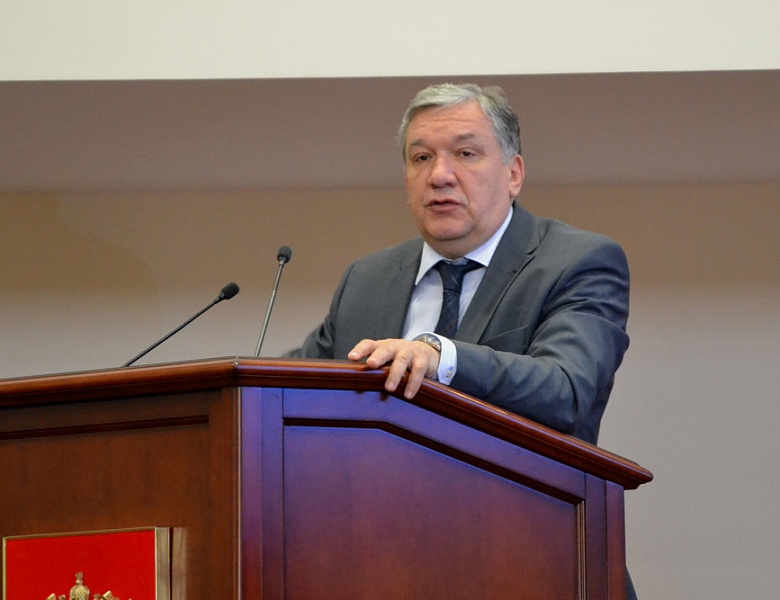 Сенатор Михаил Белоусов поздравил с Днем учителя