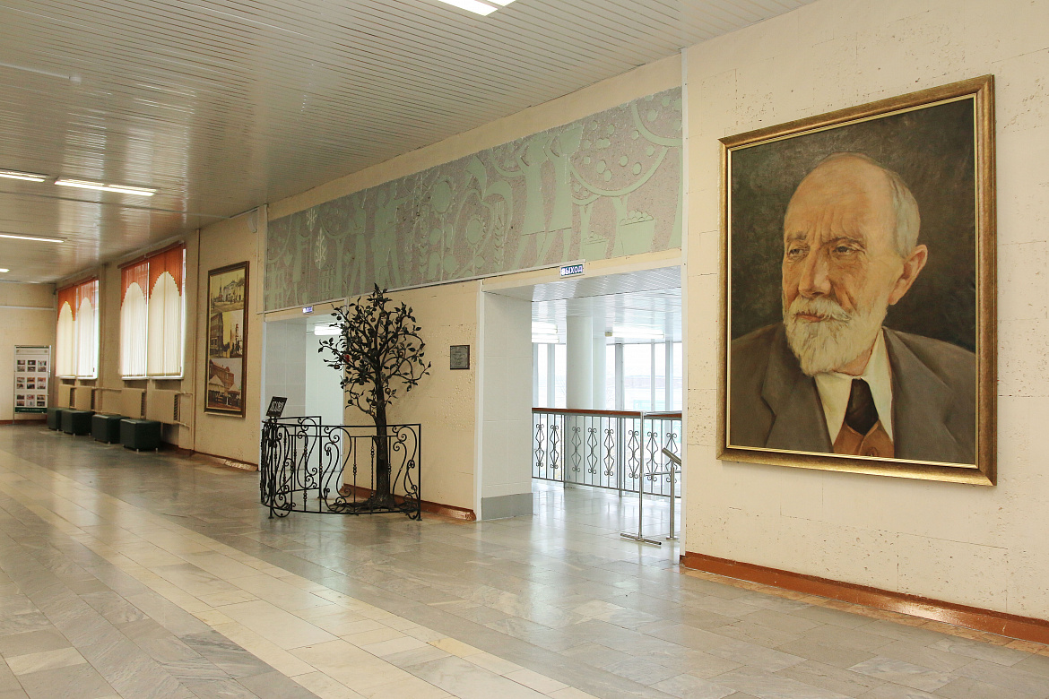 Обновлен портрет И.В. Мичурина и создан цветной коллаж из фотографий г. Козлова