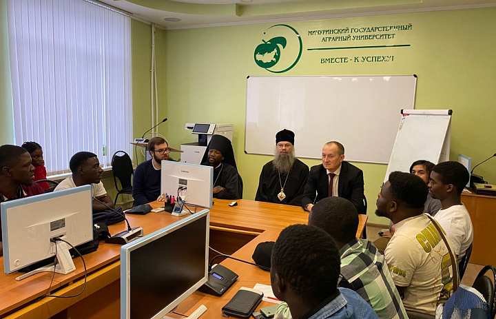 Иностранные студенты Мичуринского ГАУ обсудили вопросы православия