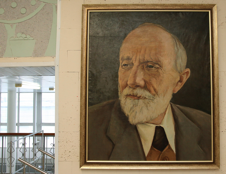 Обновлен портрет И.В. Мичурина и создан цветной коллаж из фотографий г. Козлова