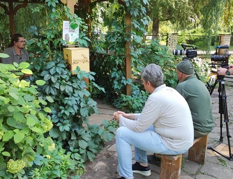 Съемочная группа телеканала «Моя планета» в Центре охраны хищных птиц