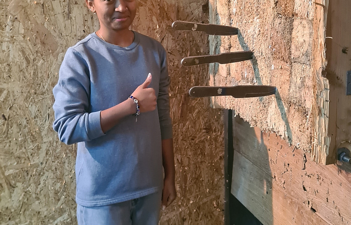 В мичуринском ГАУ иностранные студенты начали первые тренировке по метанию ножа