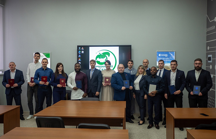 Торжественное вручение дипломов об окончании аспирантуры выпускникам очной и заочной формы обучения